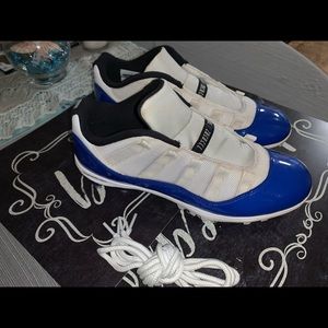 Jordan 11 retro low cleats